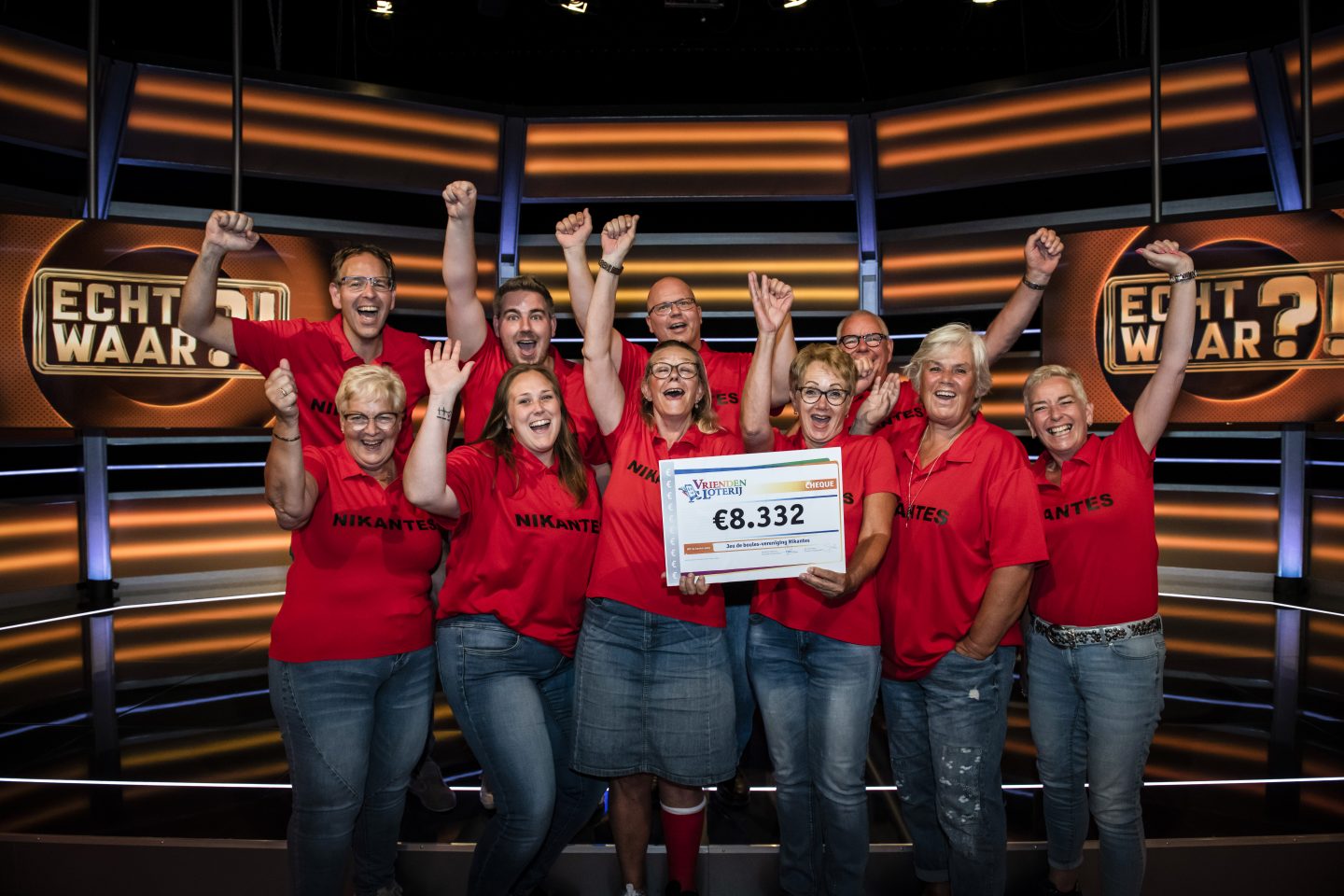 Sportvereniging Nikantes uit Hoogvliet Rotterdam wint € 8.332,00 in SBS6-programma Echt Waar